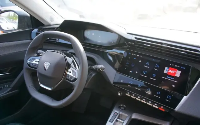 PEUGEOT 308 1.2 PureTech Allure S&S EAT8