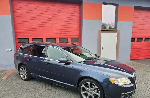 VOLVO V70 