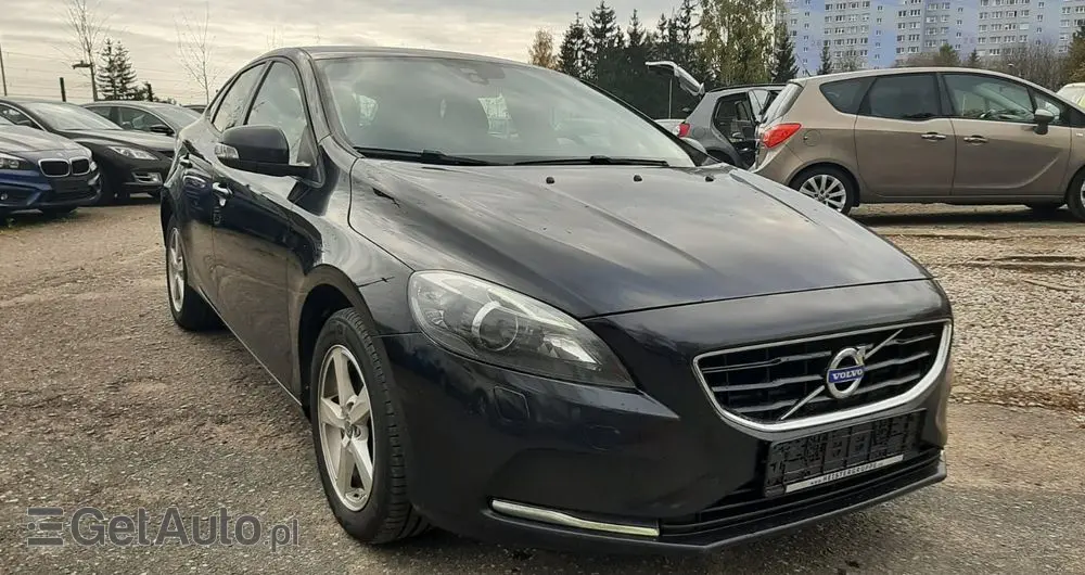 VOLVO V40 D3