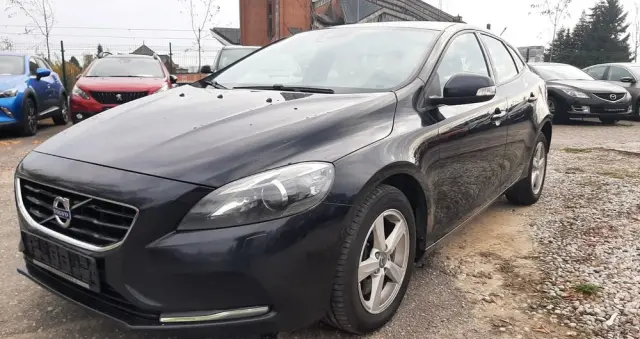 VOLVO V40 D3