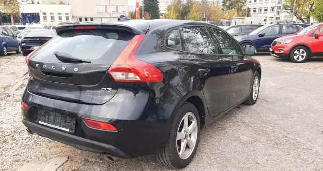 VOLVO V40 D3