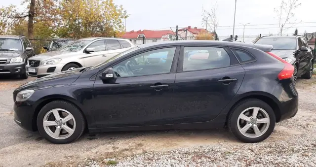 VOLVO V40 D3