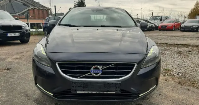 VOLVO V40 D3