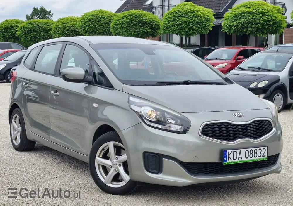 KIA Carens 