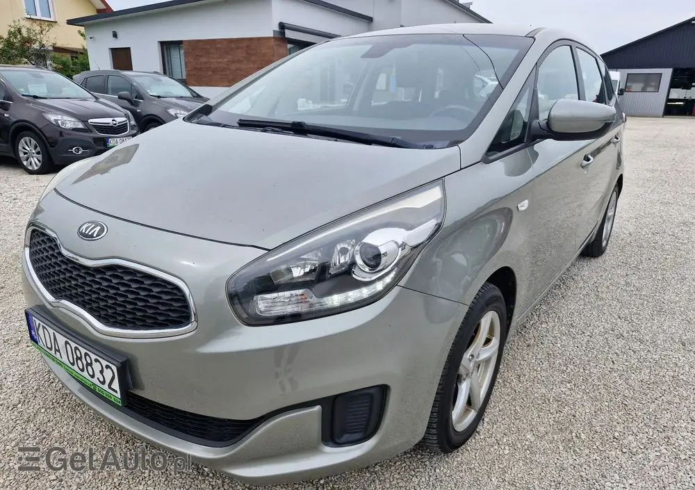 KIA Carens 