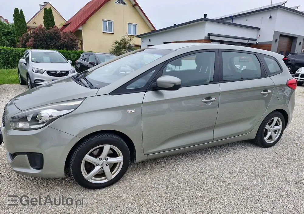 KIA Carens 