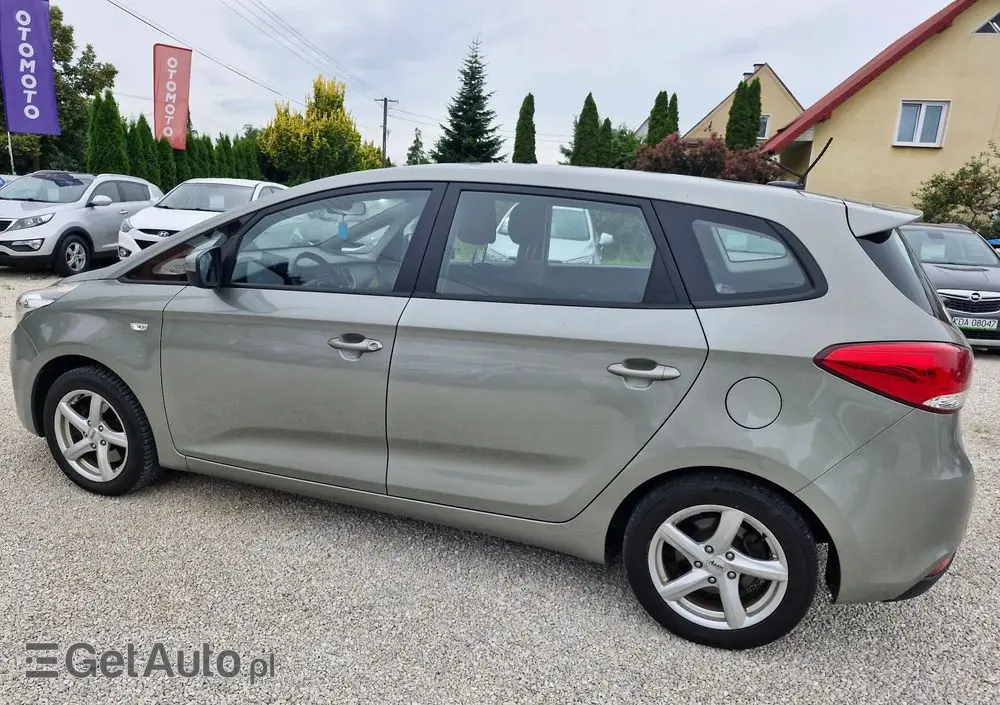 KIA Carens 