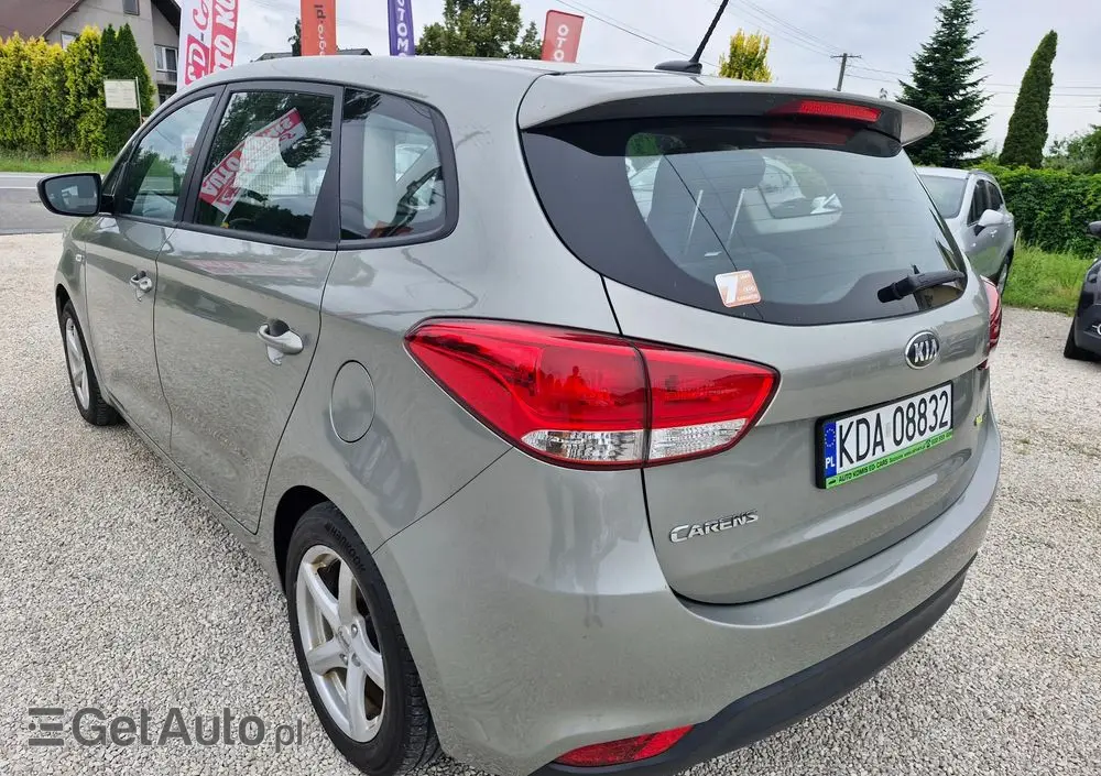 KIA Carens 