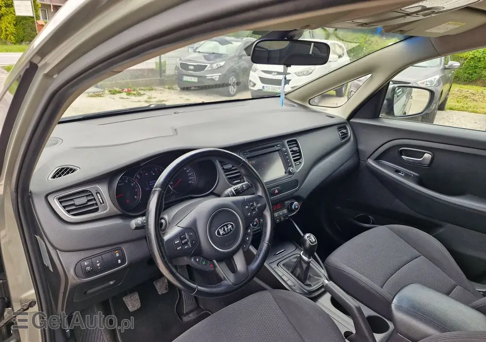 KIA Carens 