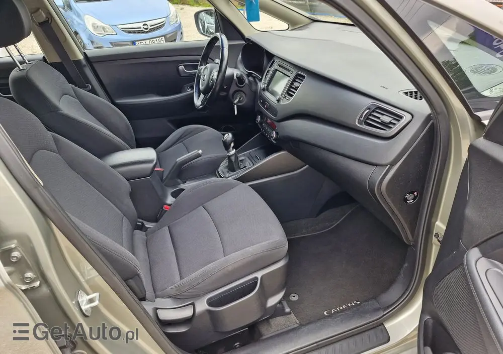 KIA Carens 