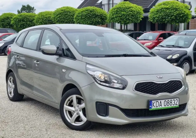KIA Carens 