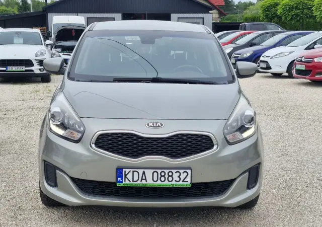 KIA Carens 
