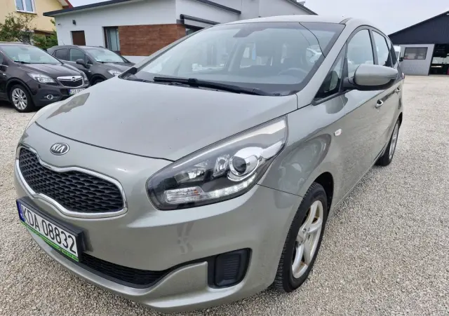 KIA Carens 