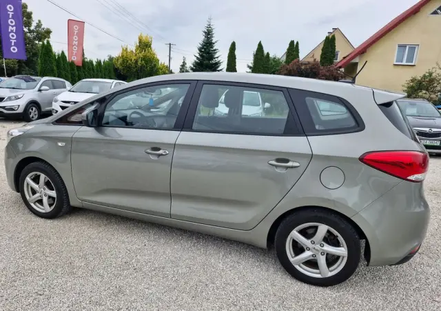 KIA Carens 