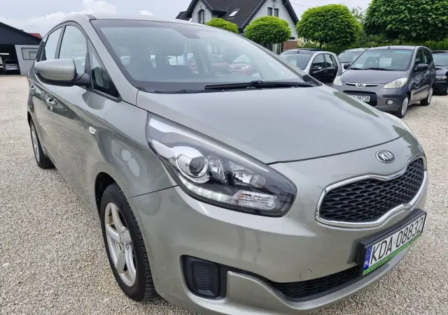 KIA Carens 