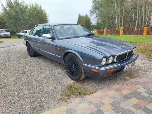 JAGUAR XJ 
