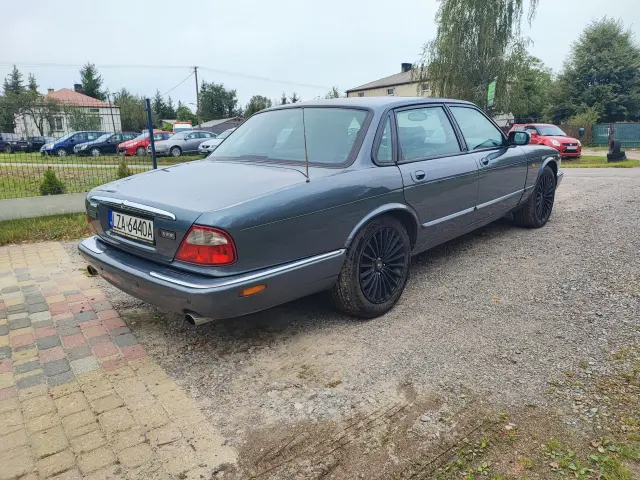 JAGUAR XJ 