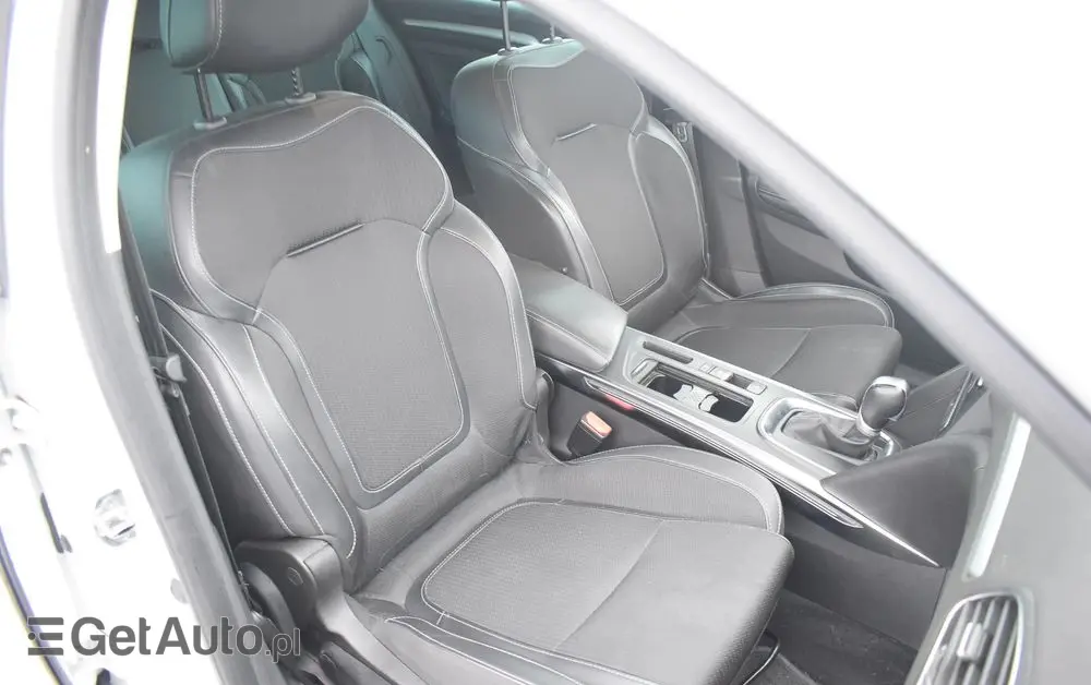 RENAULT Megane Ver-1-5-blue-dci-intens