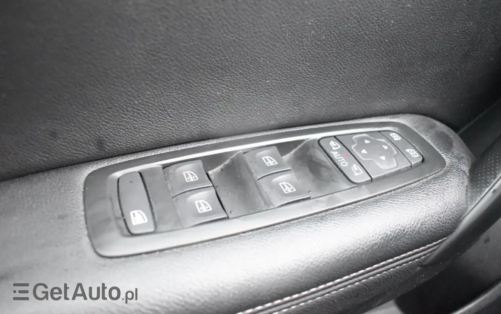 RENAULT Megane Ver-1-5-blue-dci-intens