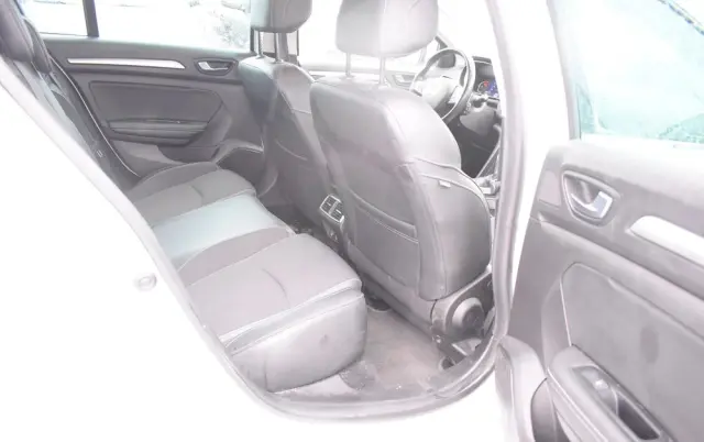 RENAULT Megane Ver-1-5-blue-dci-intens