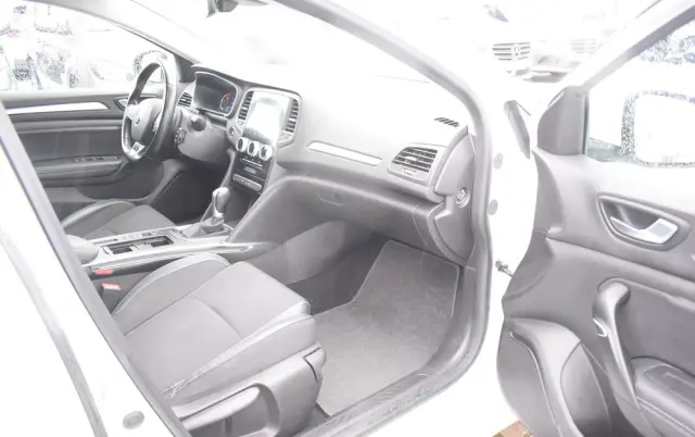 RENAULT Megane Ver-1-5-blue-dci-intens