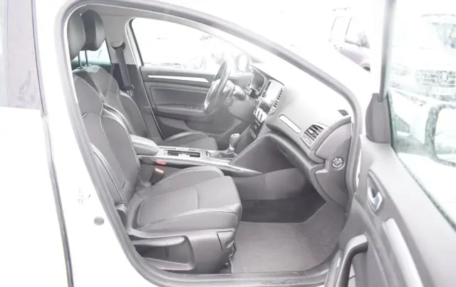 RENAULT Megane Ver-1-5-blue-dci-intens