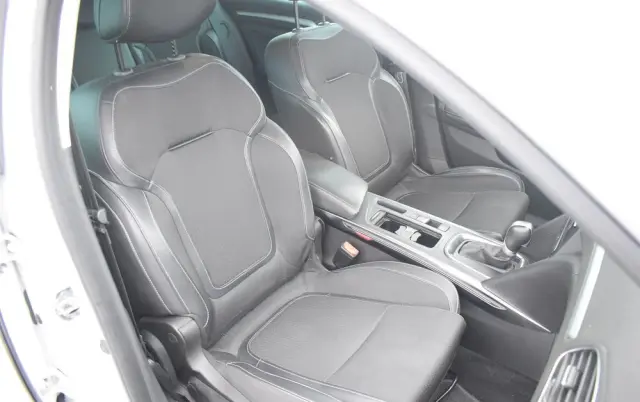 RENAULT Megane Ver-1-5-blue-dci-intens