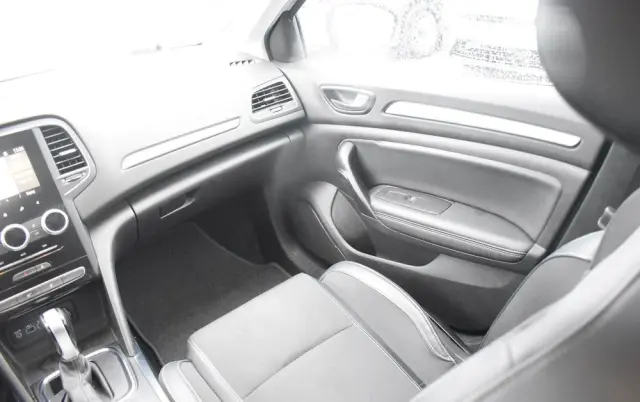 RENAULT Megane Ver-1-5-blue-dci-intens