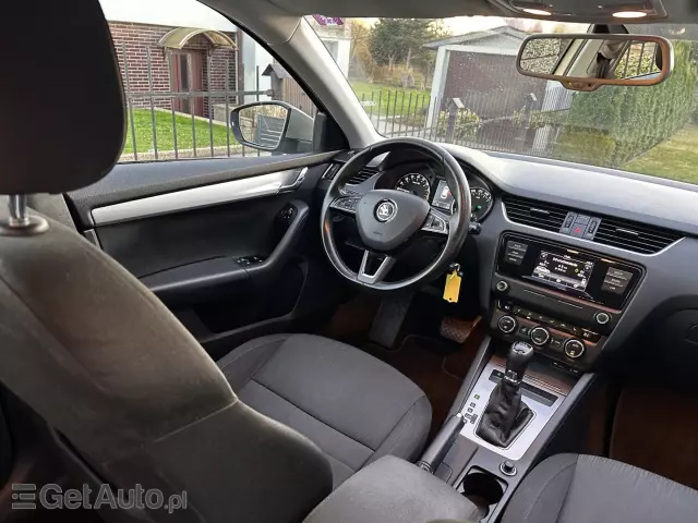 SKODA Octavia 