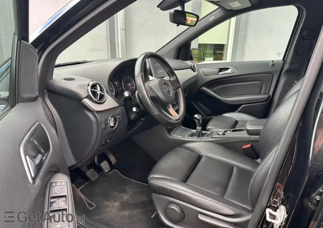 MERCEDES-BENZ Klasa B 180 AMG Line