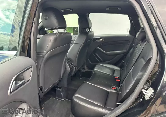MERCEDES-BENZ Klasa B 180 AMG Line