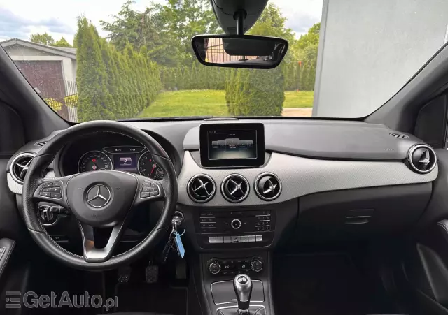 MERCEDES-BENZ Klasa B 180 AMG Line