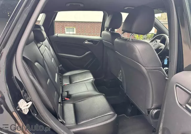 MERCEDES-BENZ Klasa B 180 AMG Line