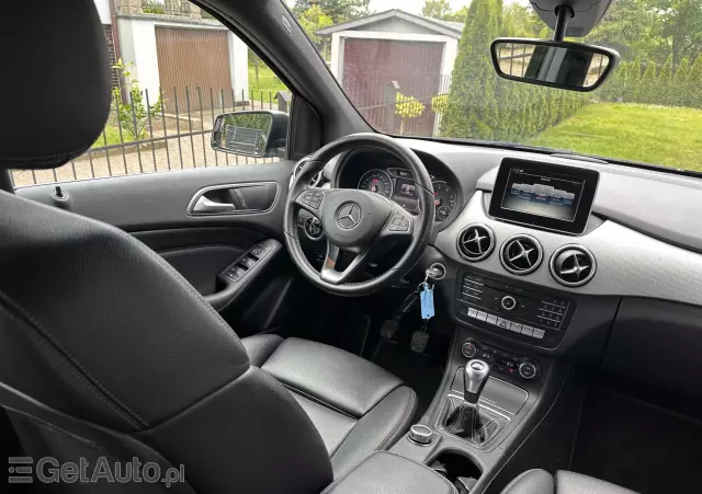 MERCEDES-BENZ Klasa B 180 AMG Line