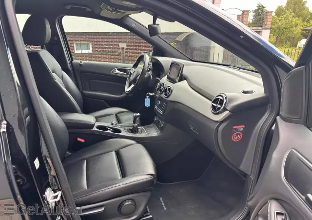 MERCEDES-BENZ Klasa B 180 AMG Line