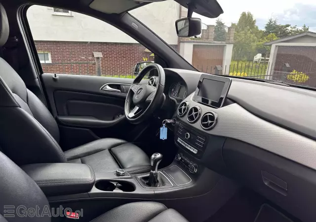 MERCEDES-BENZ Klasa B 180 AMG Line