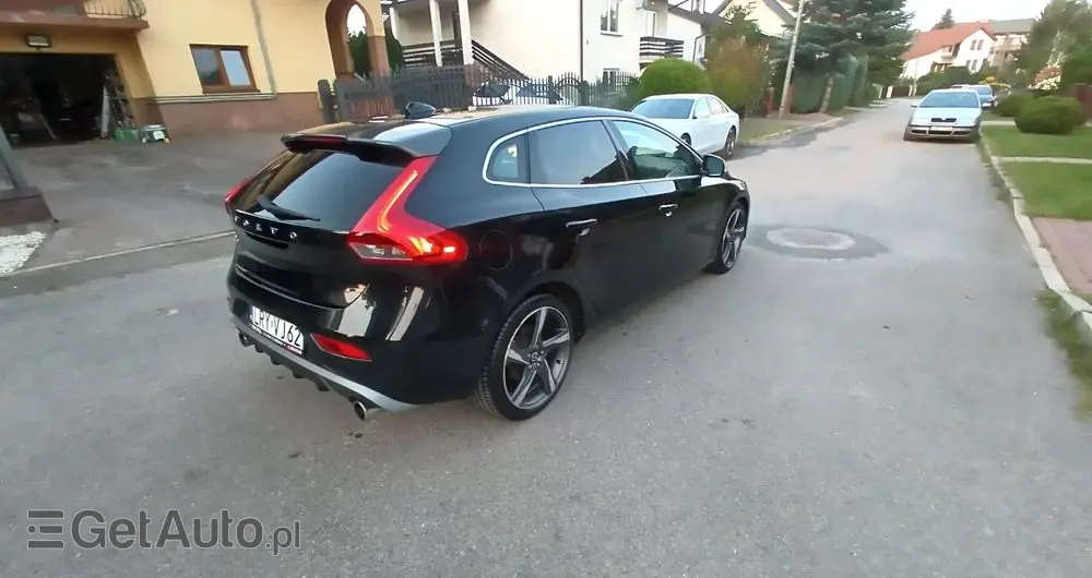 VOLVO V40 Ver-d2-r--design