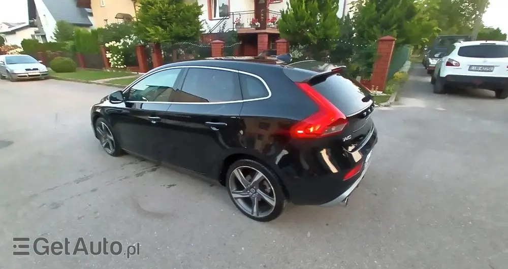 VOLVO V40 Ver-d2-r--design