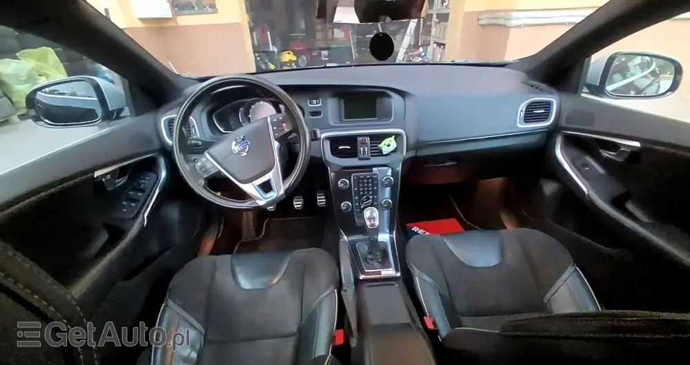 VOLVO V40 Ver-d2-r--design