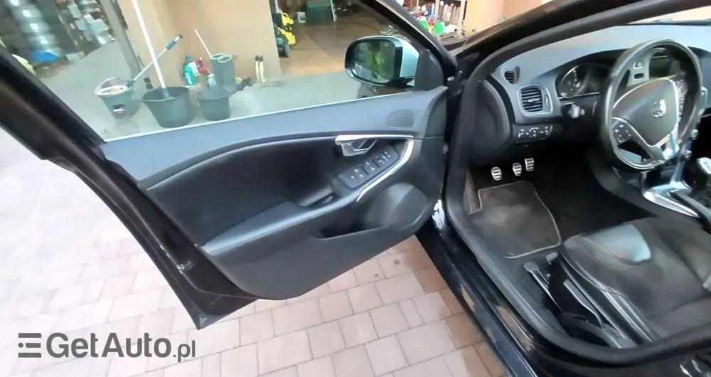 VOLVO V40 Ver-d2-r--design