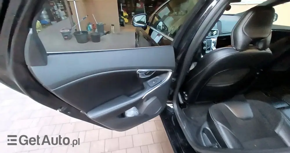 VOLVO V40 Ver-d2-r--design