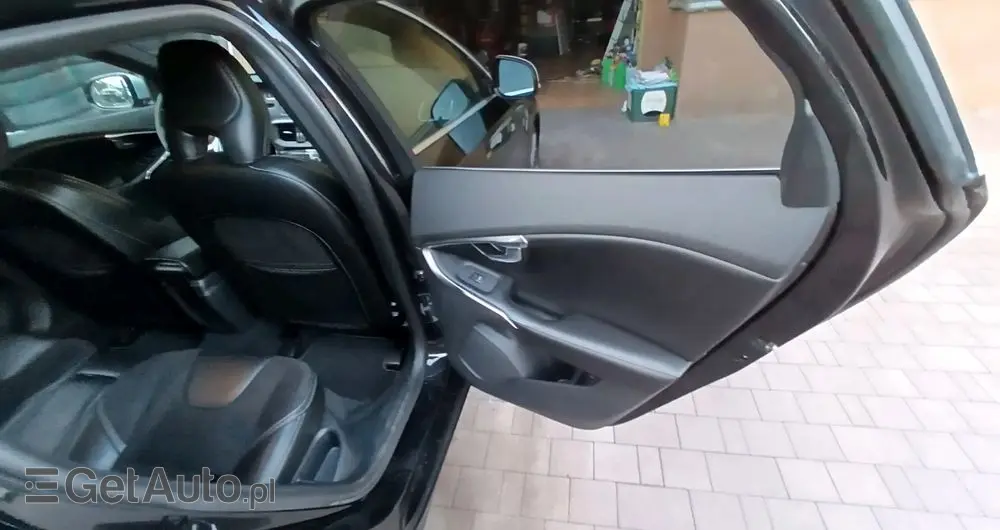 VOLVO V40 Ver-d2-r--design