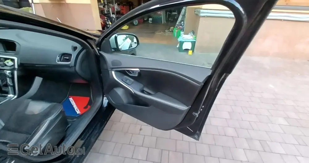 VOLVO V40 Ver-d2-r--design