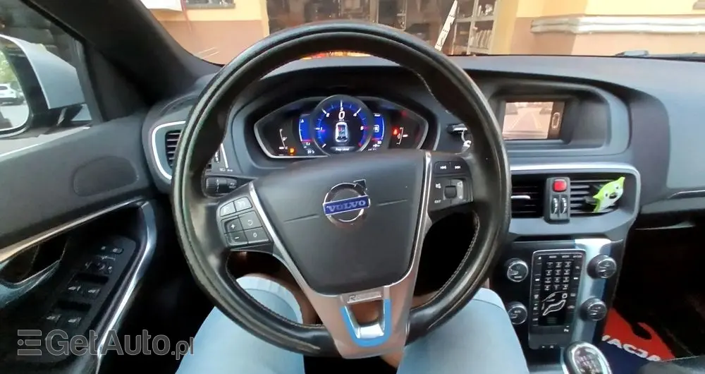 VOLVO V40 Ver-d2-r--design