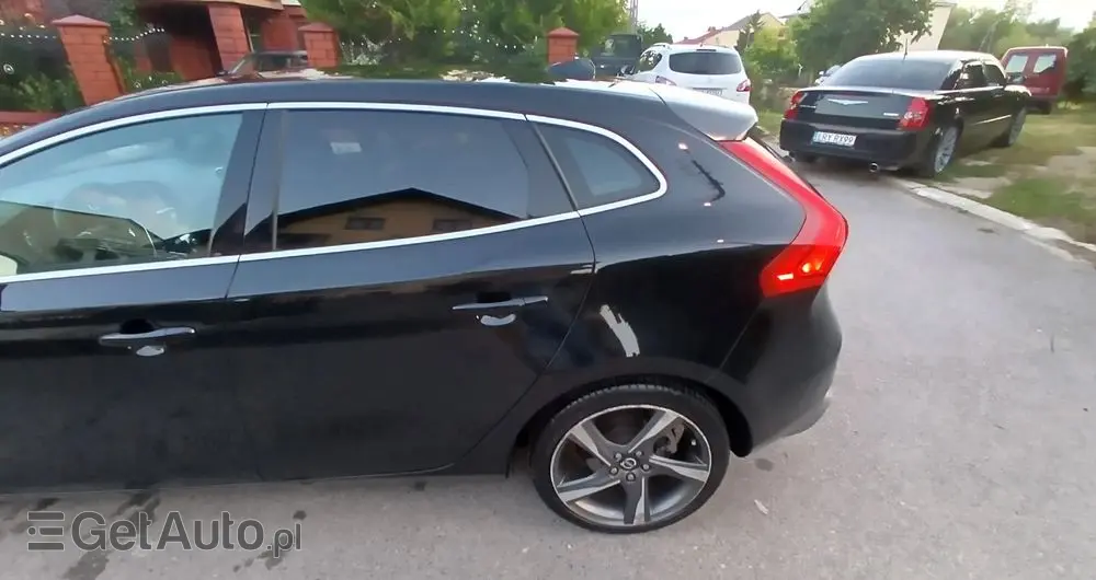 VOLVO V40 Ver-d2-r--design