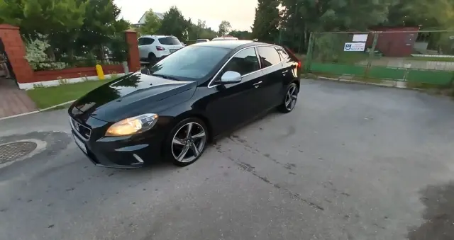 VOLVO V40 Ver-d2-r--design