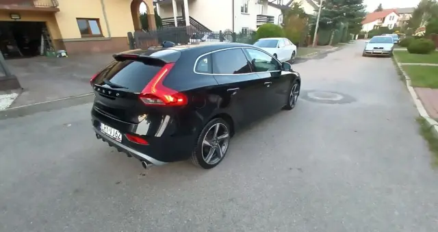 VOLVO V40 Ver-d2-r--design