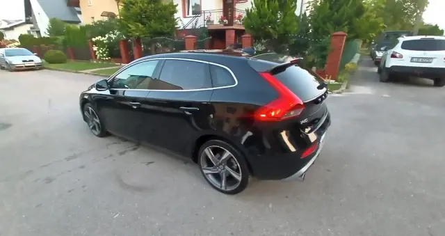 VOLVO V40 Ver-d2-r--design