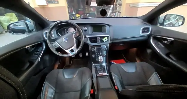 VOLVO V40 Ver-d2-r--design