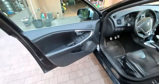 VOLVO V40 Ver-d2-r--design